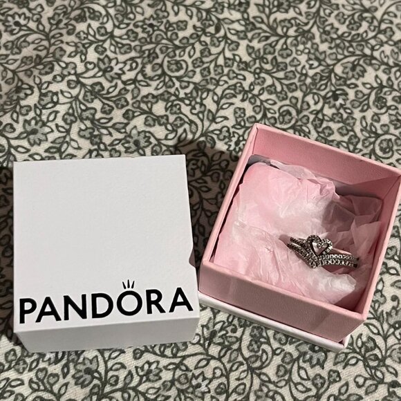 Pandora Sparkling Wishbone Heart Ring Set